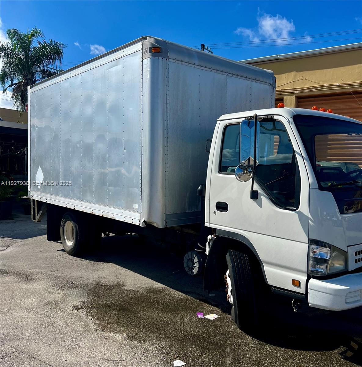   /   кв.футов $ 2025-12-09 0 Фото