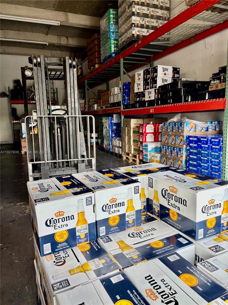   /   кв.футов $ 2025-12-09 0 Фото