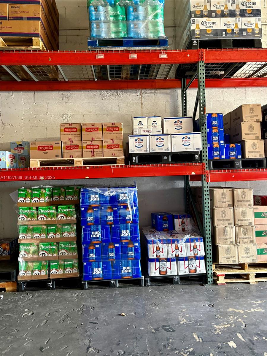   /   кв.футов $ 2025-12-09 0 Фото