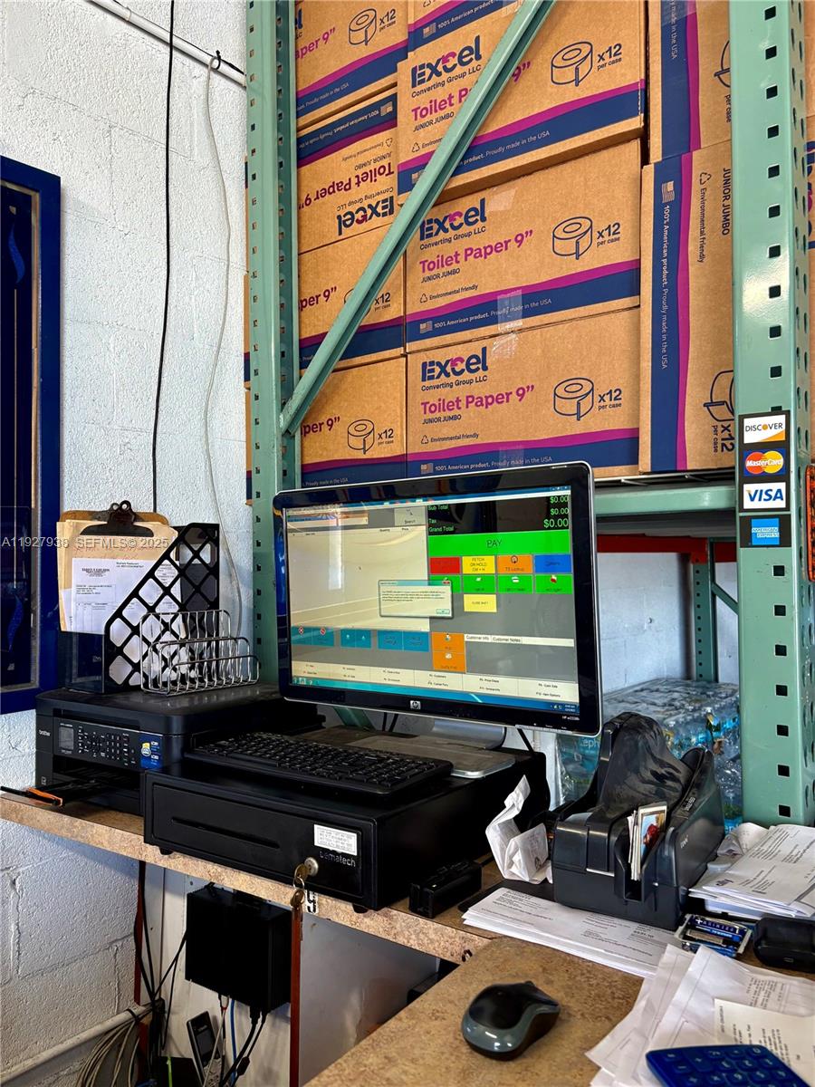   /   кв.футов $ 2025-12-09 0 Фото