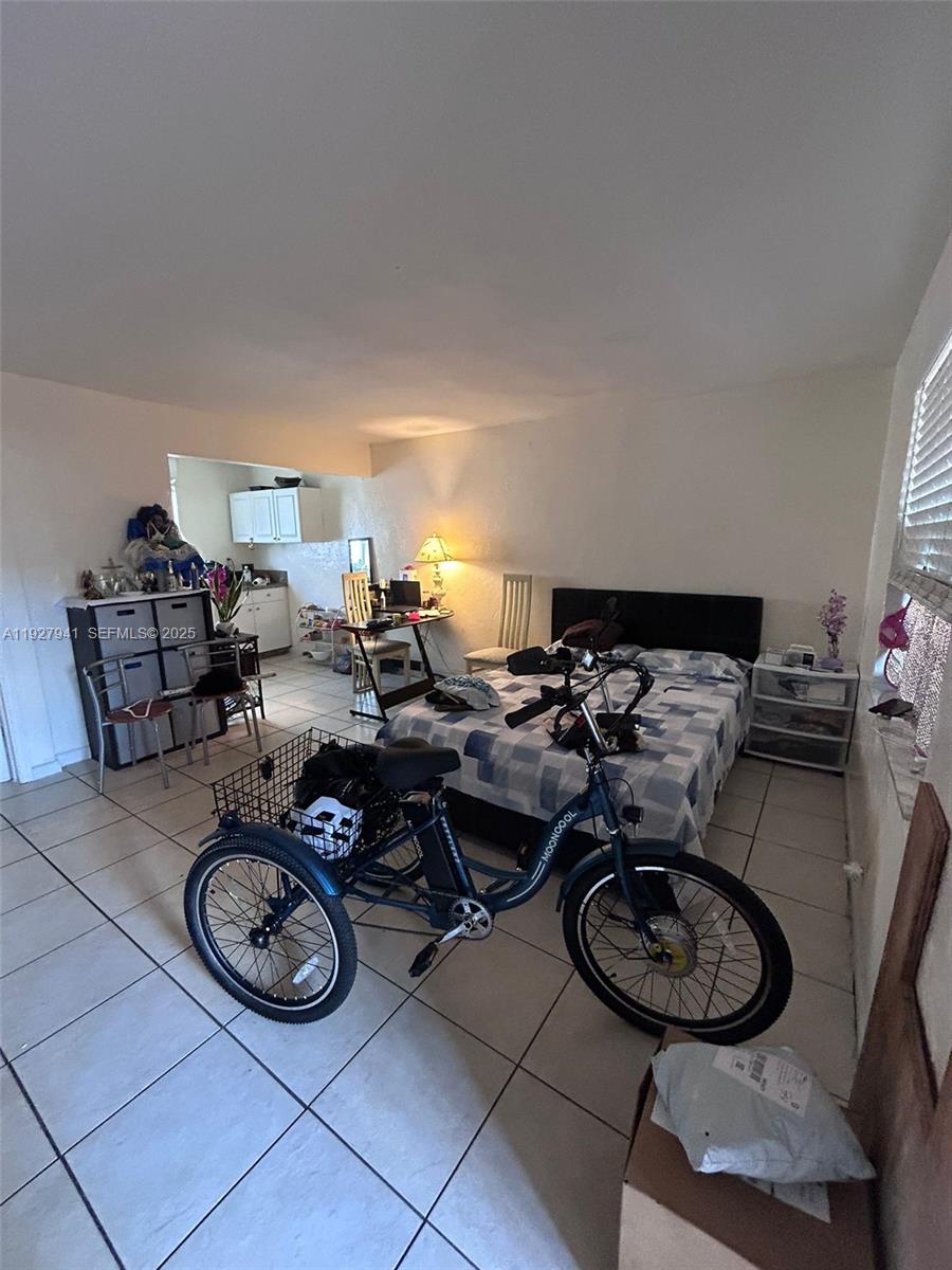 1-8  /   sq. ft. $ 2025-12-09 0 Photo