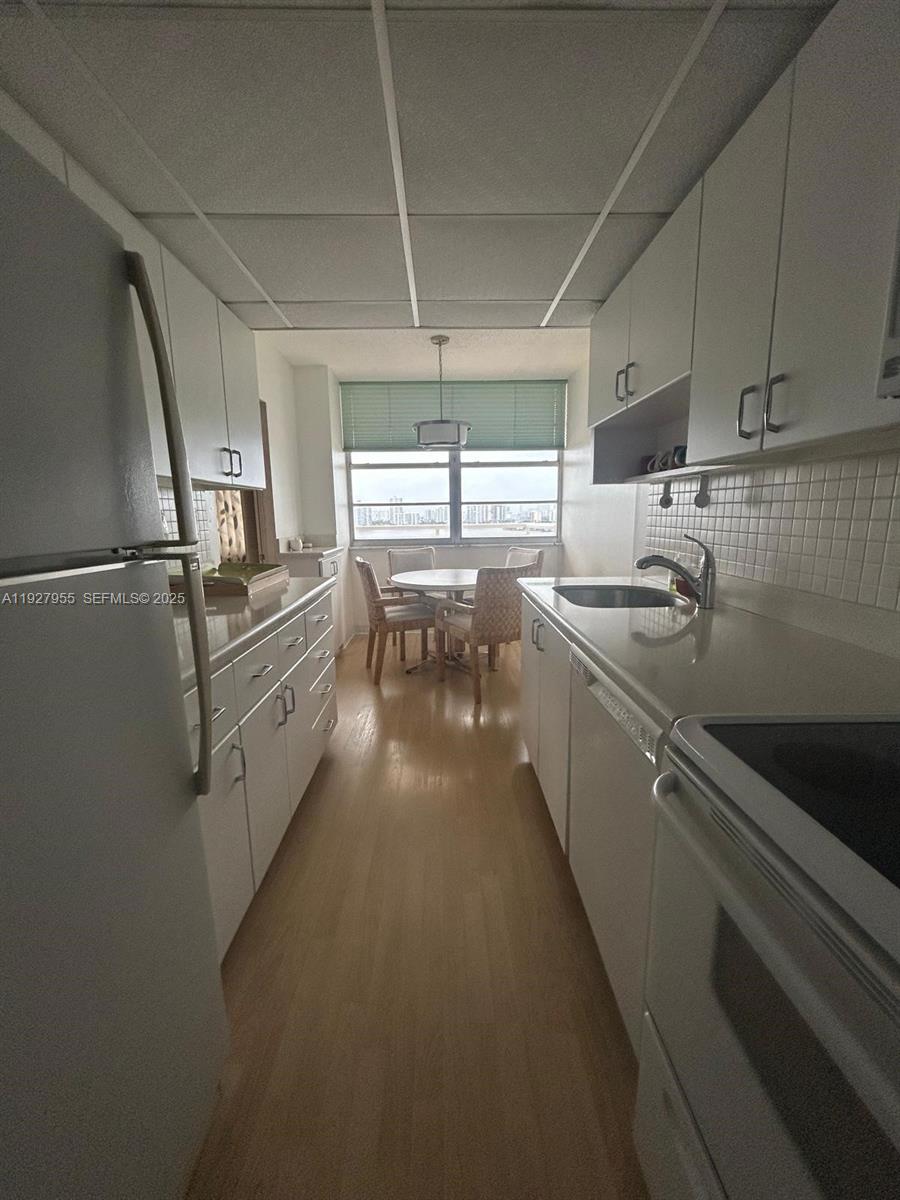 Подробнее 1820 2 / 2 1275 кв.футов $ 2025-12-09 0 Фото