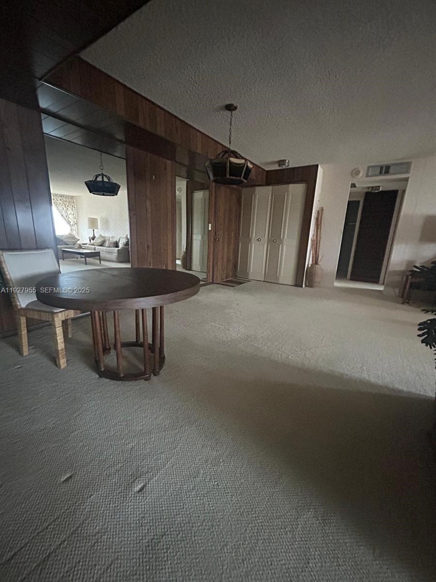 Подробнее 1820 2 / 2 1275 кв.футов $ 2025-12-09 0 Фото