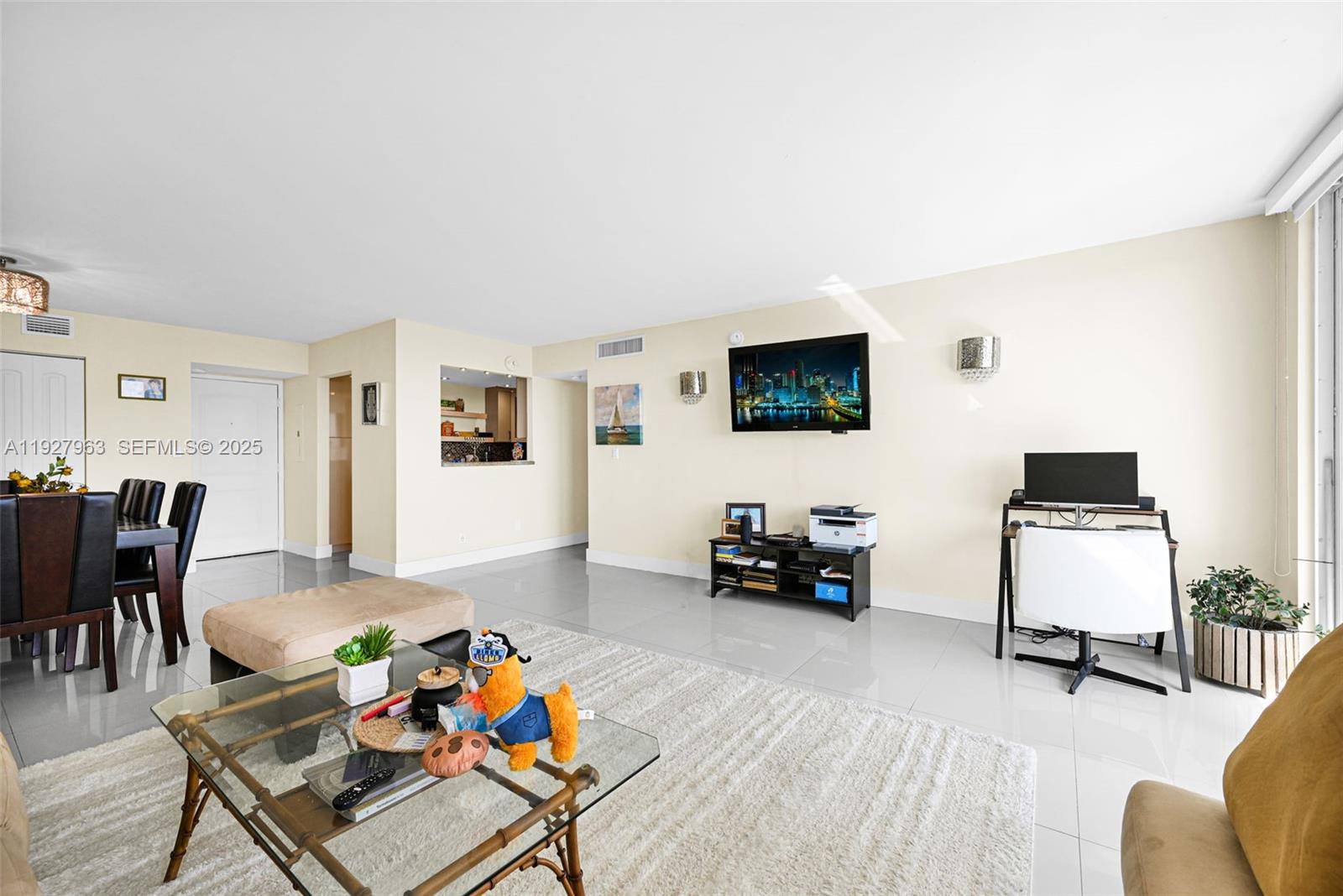 606 2 / 2 1521 sq. ft. $ 2025-12-11 0 Photo