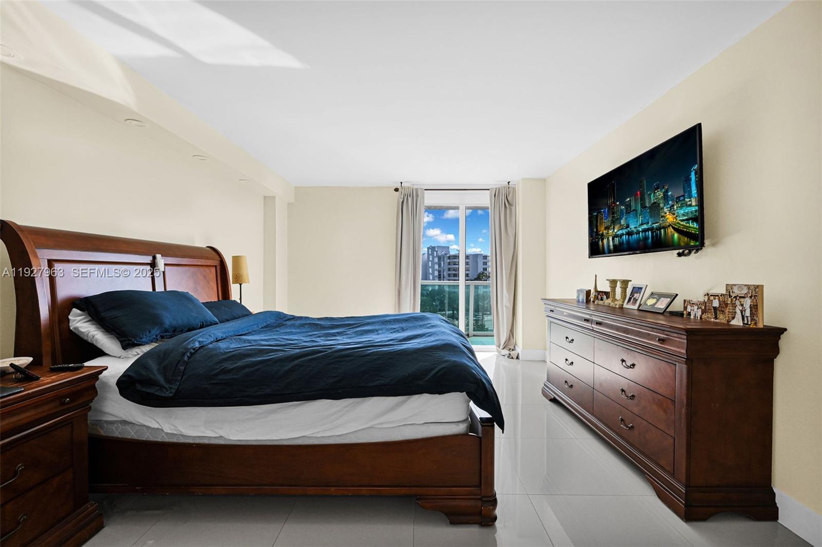 606 2 / 2 1521 sq. ft. $ 2025-12-11 0 Photo