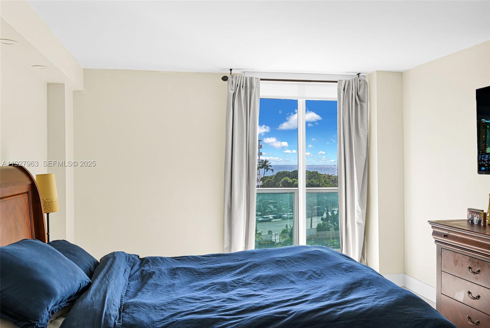 606 2 / 2 1521 sq. ft. $ 2025-12-11 0 Photo