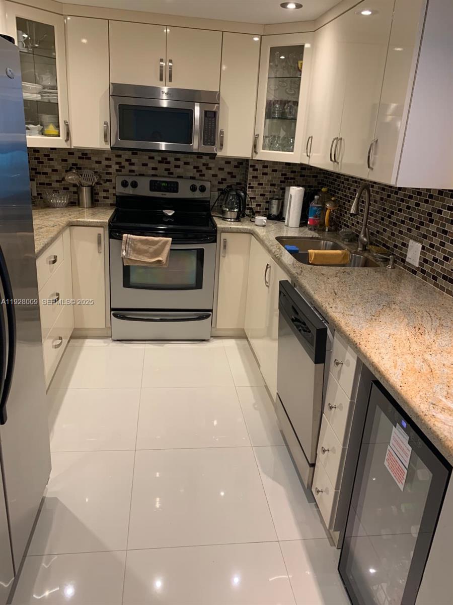 See details 606 2 / 2 1521 sq. ft. $ 2025-12-11 0 Photo