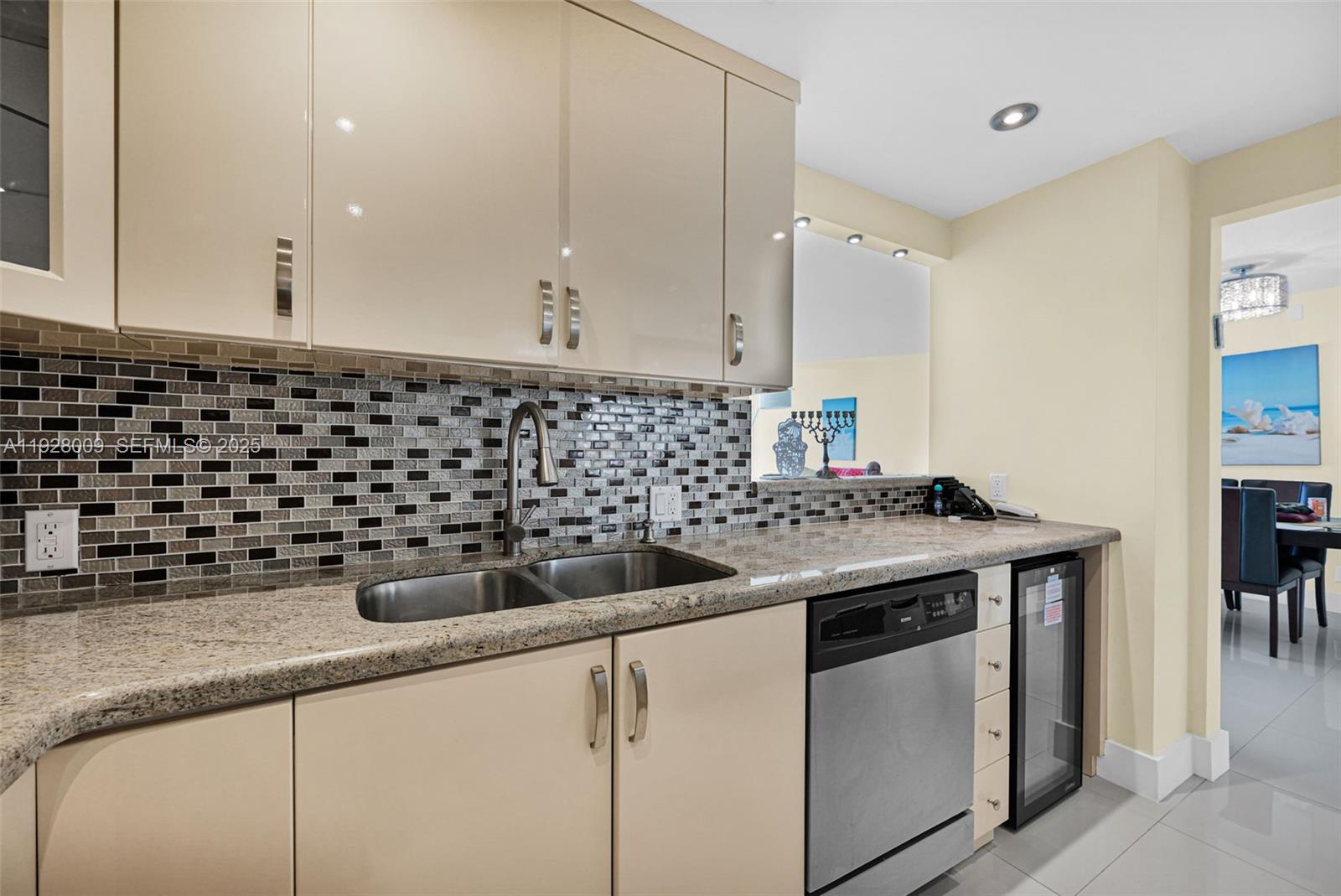 See details 606 2 / 2 1521 sq. ft. $ 2025-12-11 0 Photo