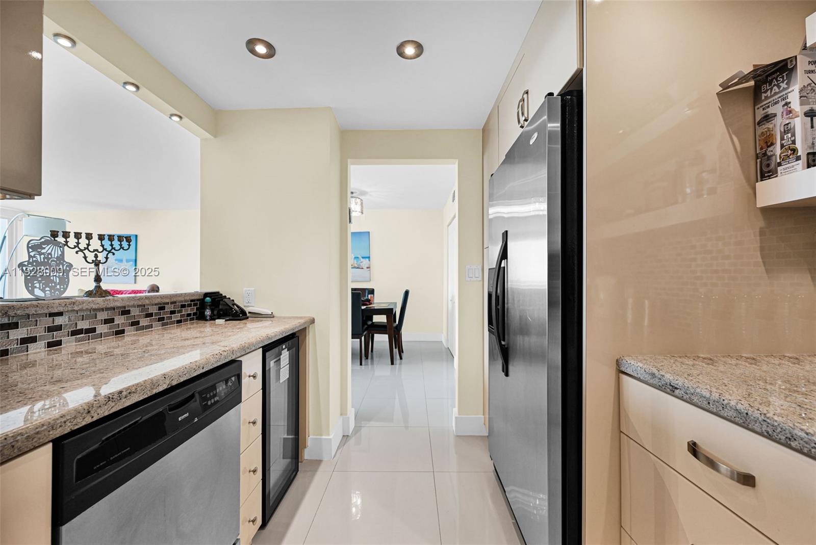 See details 606 2 / 2 1521 sq. ft. $ 2025-12-11 0 Photo