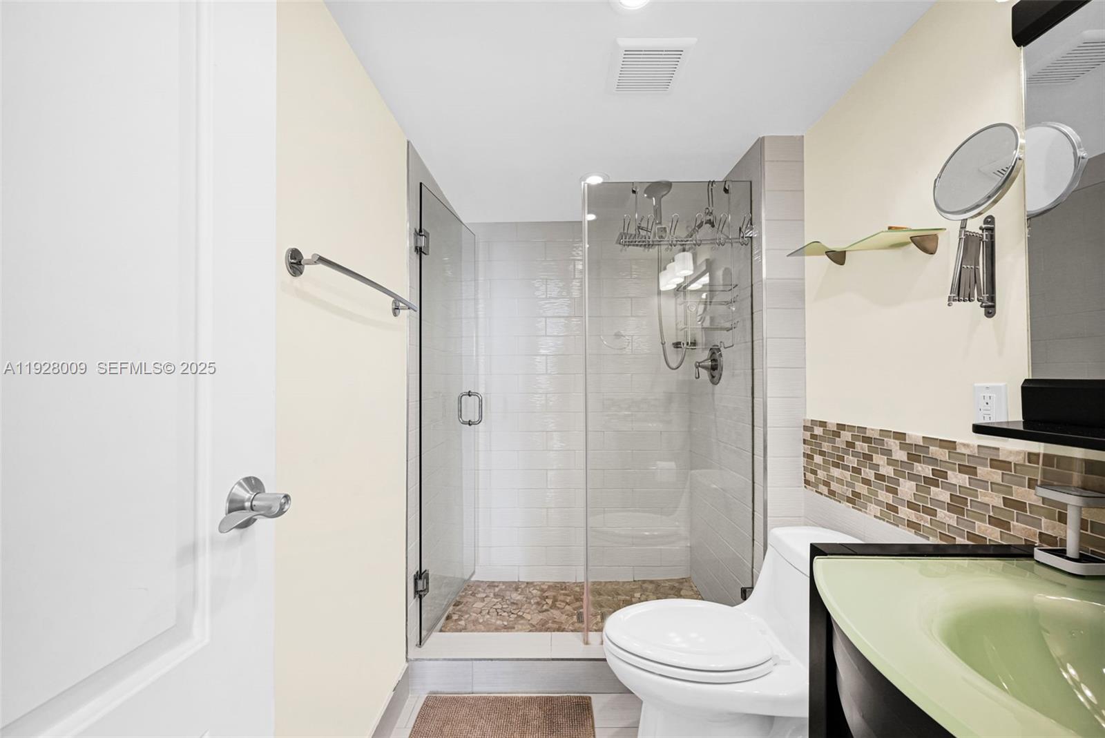 See details 606 2 / 2 1521 sq. ft. $ 2025-12-11 0 Photo