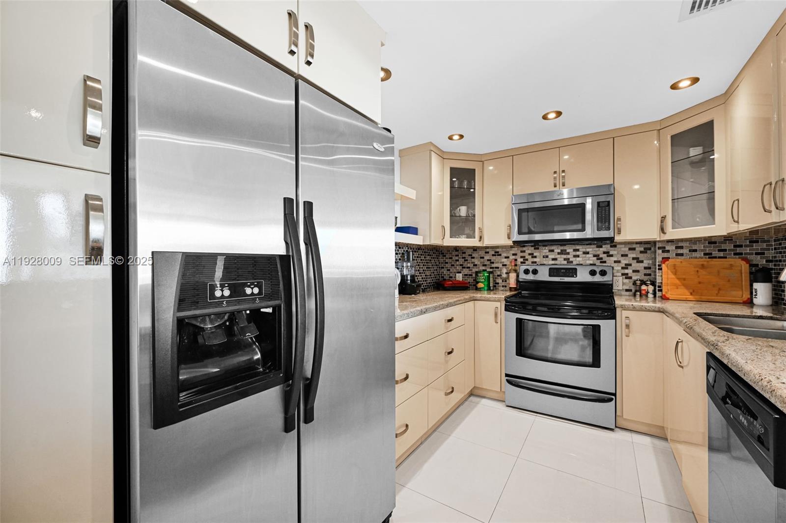 See details 606 2 / 2 1521 sq. ft. $ 2025-12-11 0 Photo