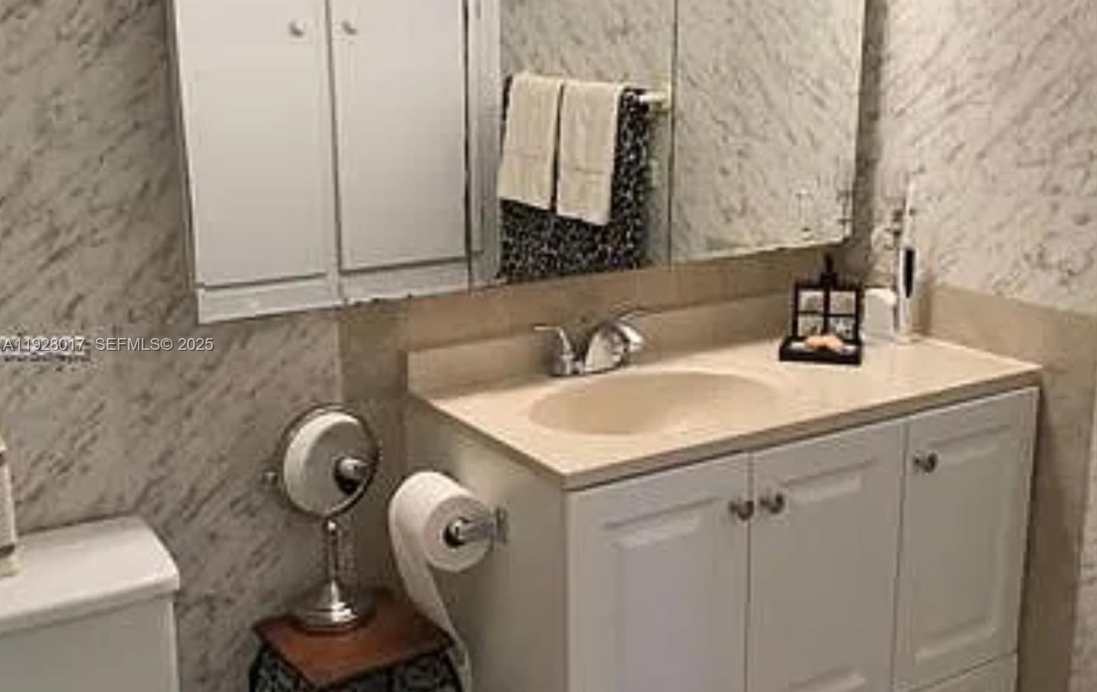 Ver detalles 405 1 / 2 844 sq. ft. $ 2025-12-09 0 foto