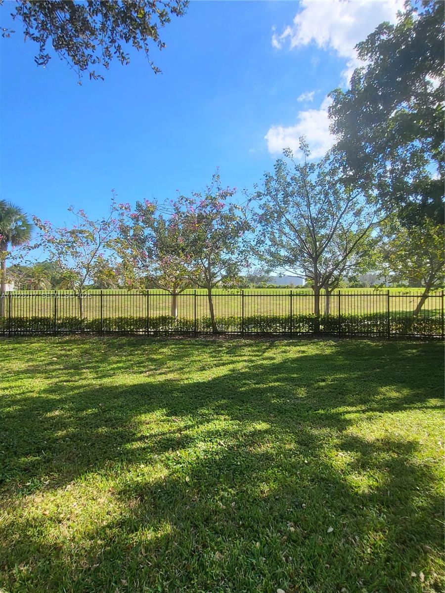 Ver detalles 405 1 / 2 844 sq. ft. $ 2025-12-09 0 foto