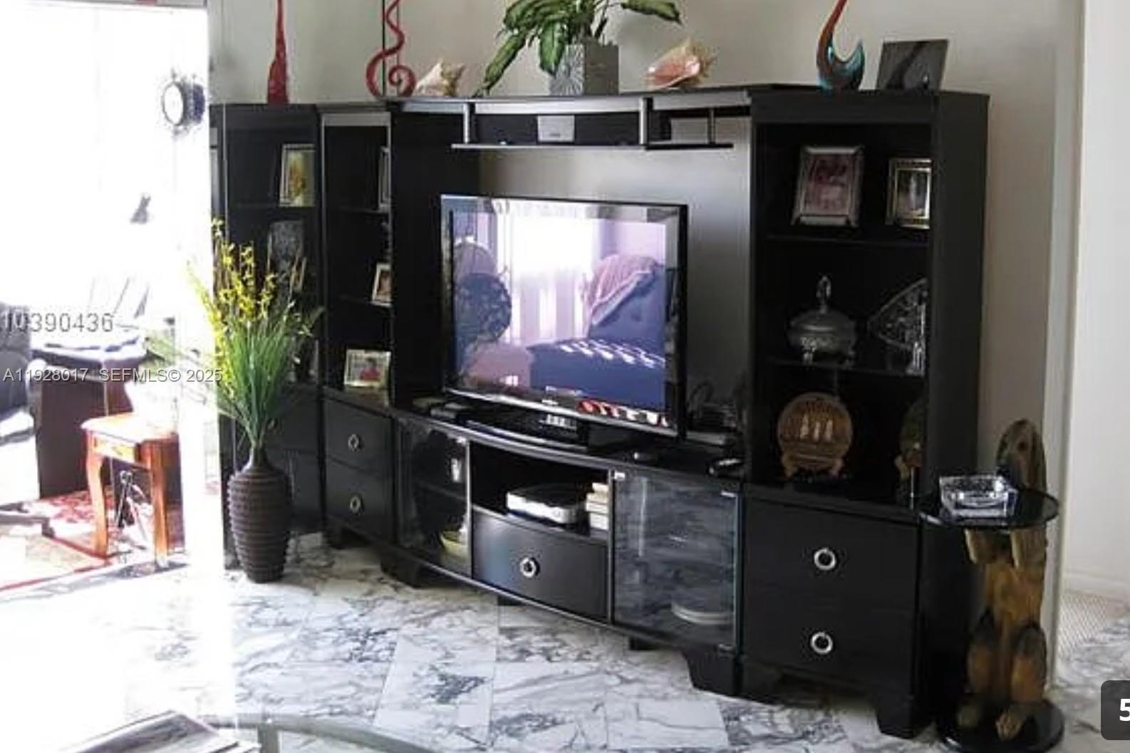 Ver detalles 405 1 / 2 844 sq. ft. $ 2025-12-09 0 foto