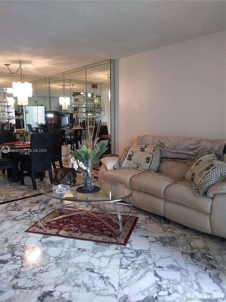 Ver detalles 405 1 / 2 844 sq. ft. $ 2025-12-09 0 foto