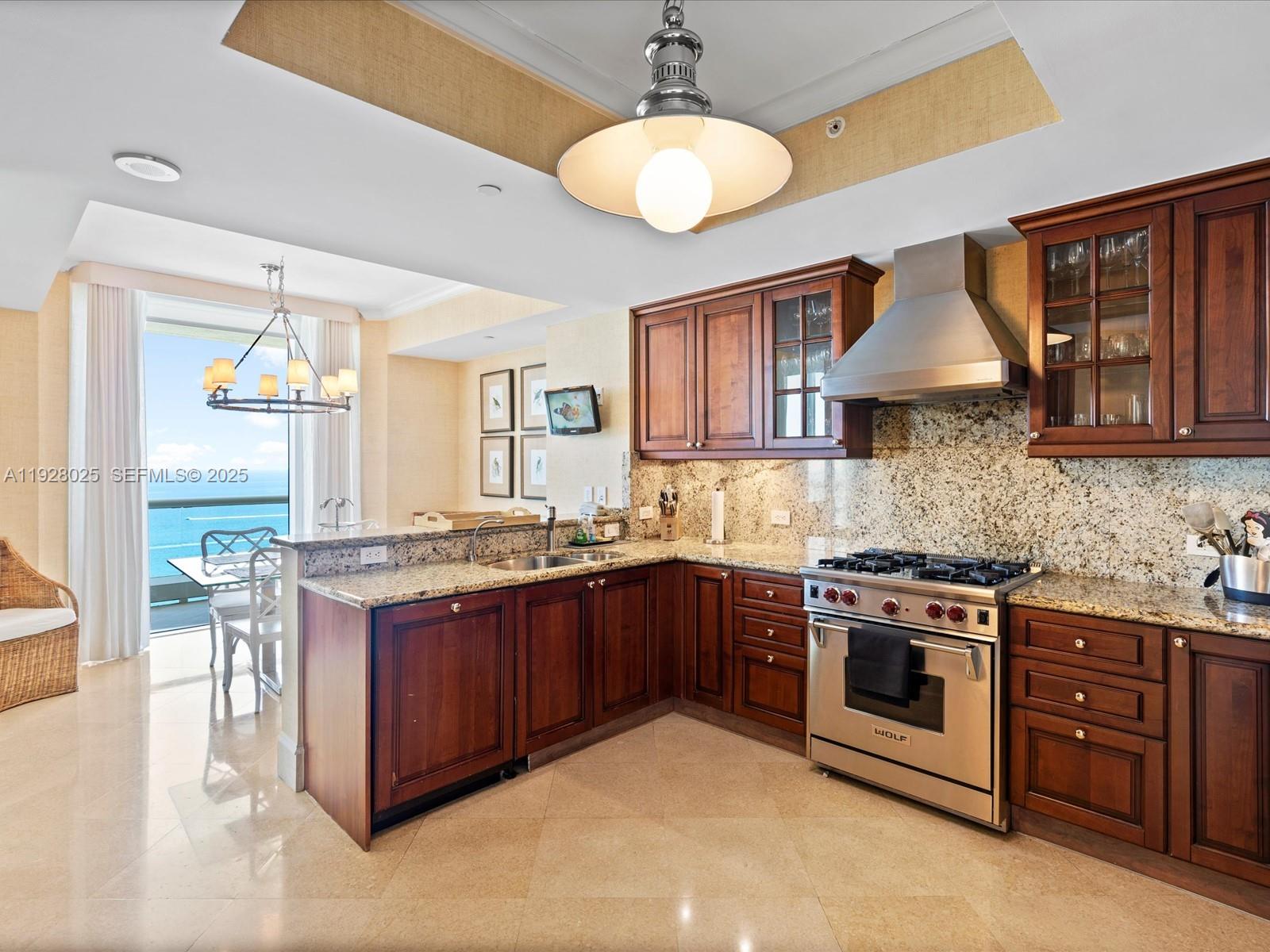 Ver detalles 3303 3 / 3 2031 sq. ft. $ 2025-12-09 0 foto