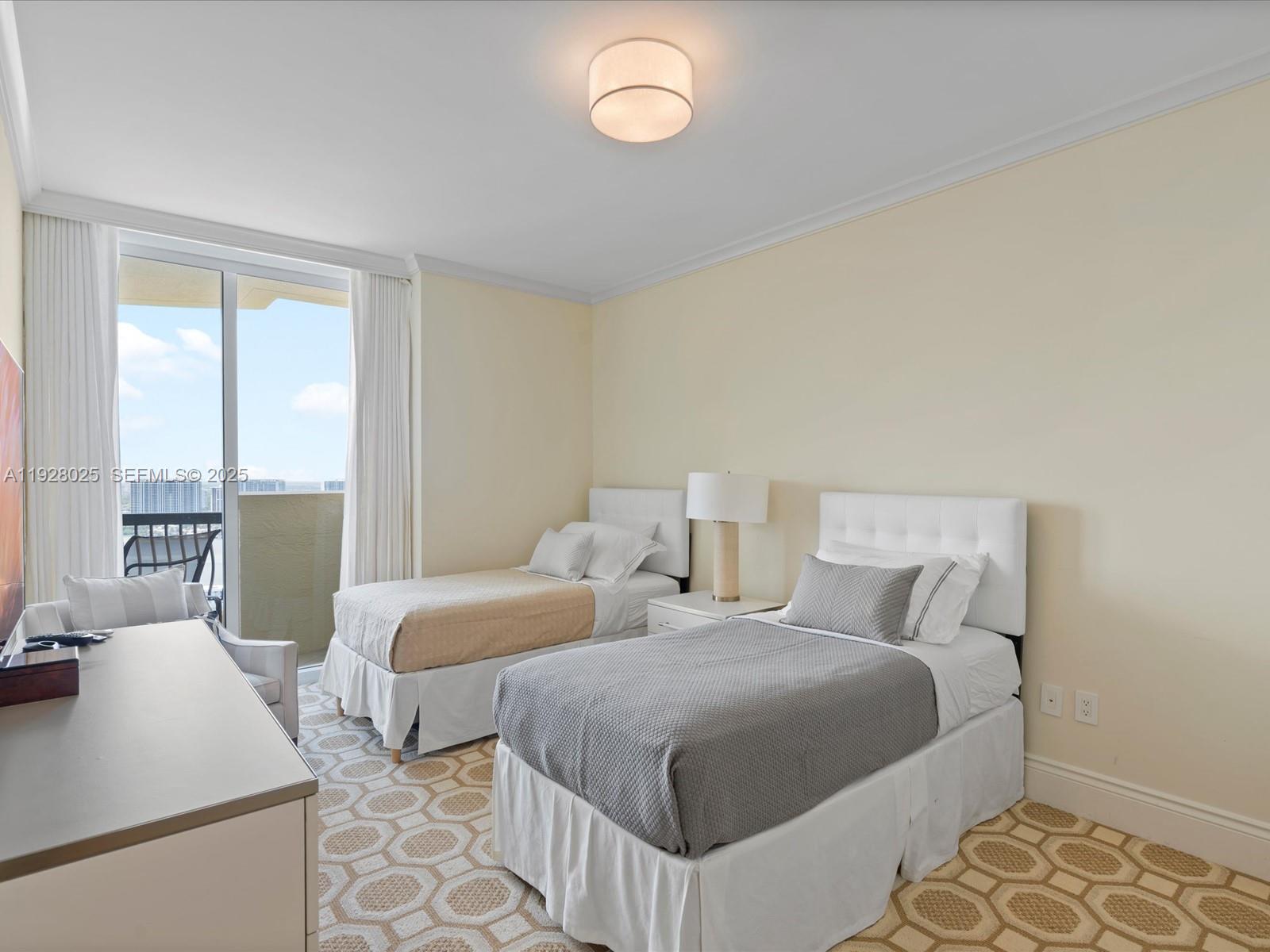 Ver detalles 3303 3 / 3 2031 sq. ft. $ 2025-12-09 0 foto