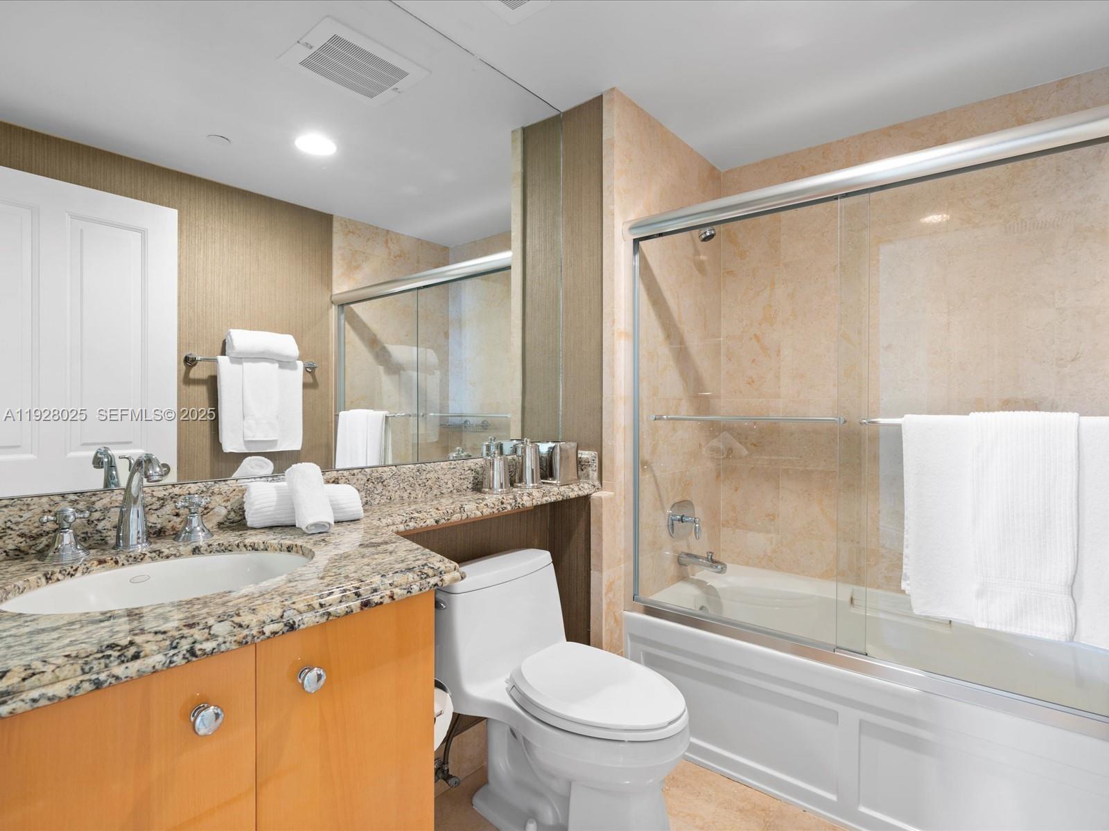 Ver detalles 3303 3 / 3 2031 sq. ft. $ 2025-12-09 0 foto