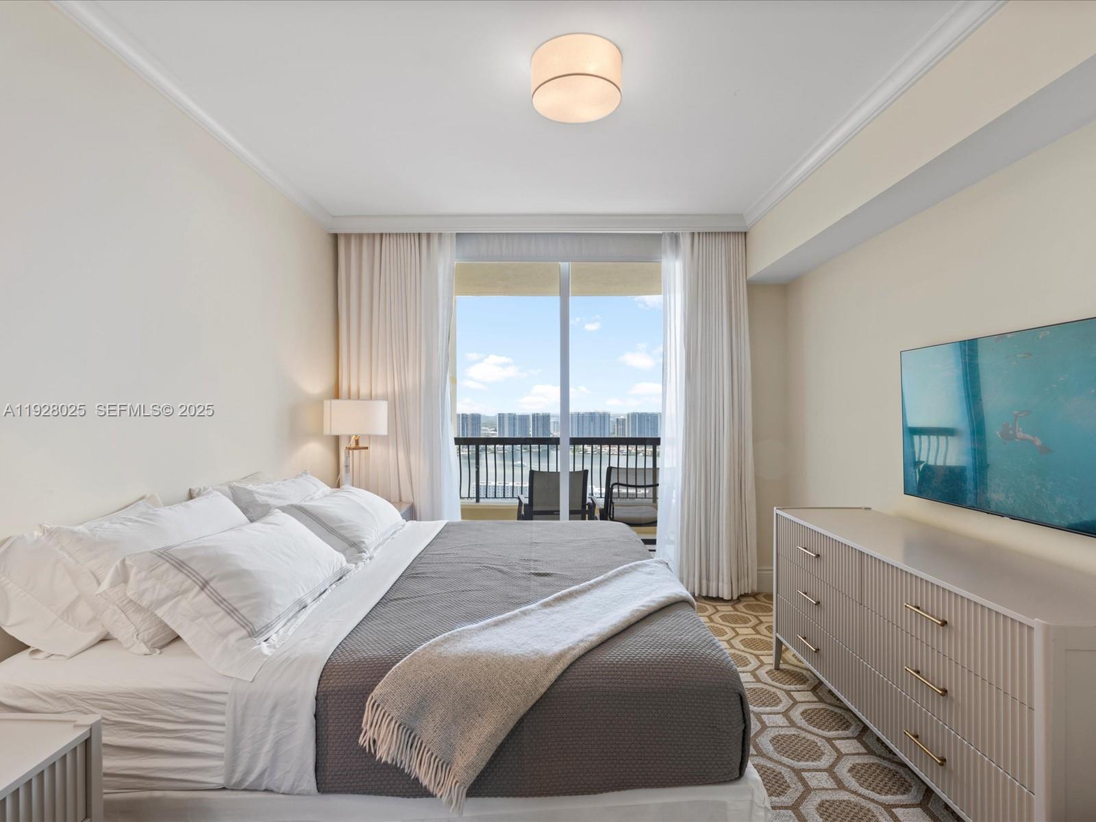 Ver detalles 3303 3 / 3 2031 sq. ft. $ 2025-12-09 0 foto