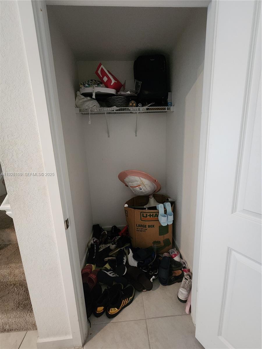 See details 916 3 / 3 1542 sq. ft. $ 2025-12-09 0 Photo