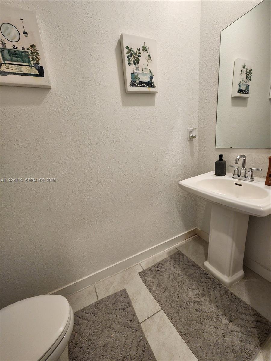 See details 916 3 / 3 1542 sq. ft. $ 2025-12-09 0 Photo