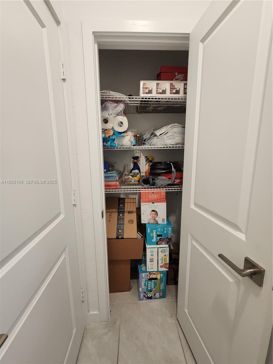 See details 916 3 / 3 1542 sq. ft. $ 2025-12-09 0 Photo