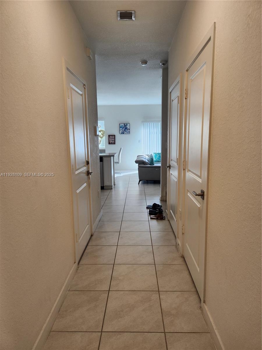 See details 916 3 / 3 1542 sq. ft. $ 2025-12-09 0 Photo