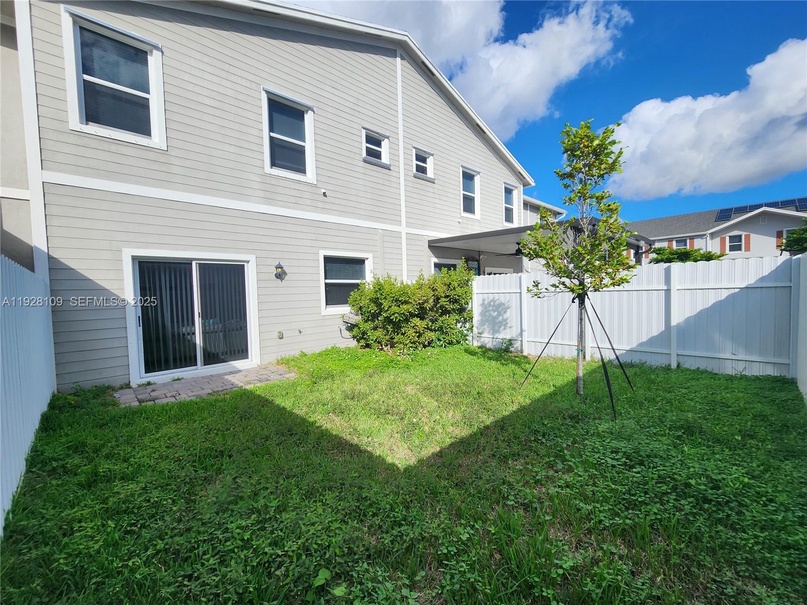 See details 916 3 / 3 1542 sq. ft. $ 2025-12-09 0 Photo