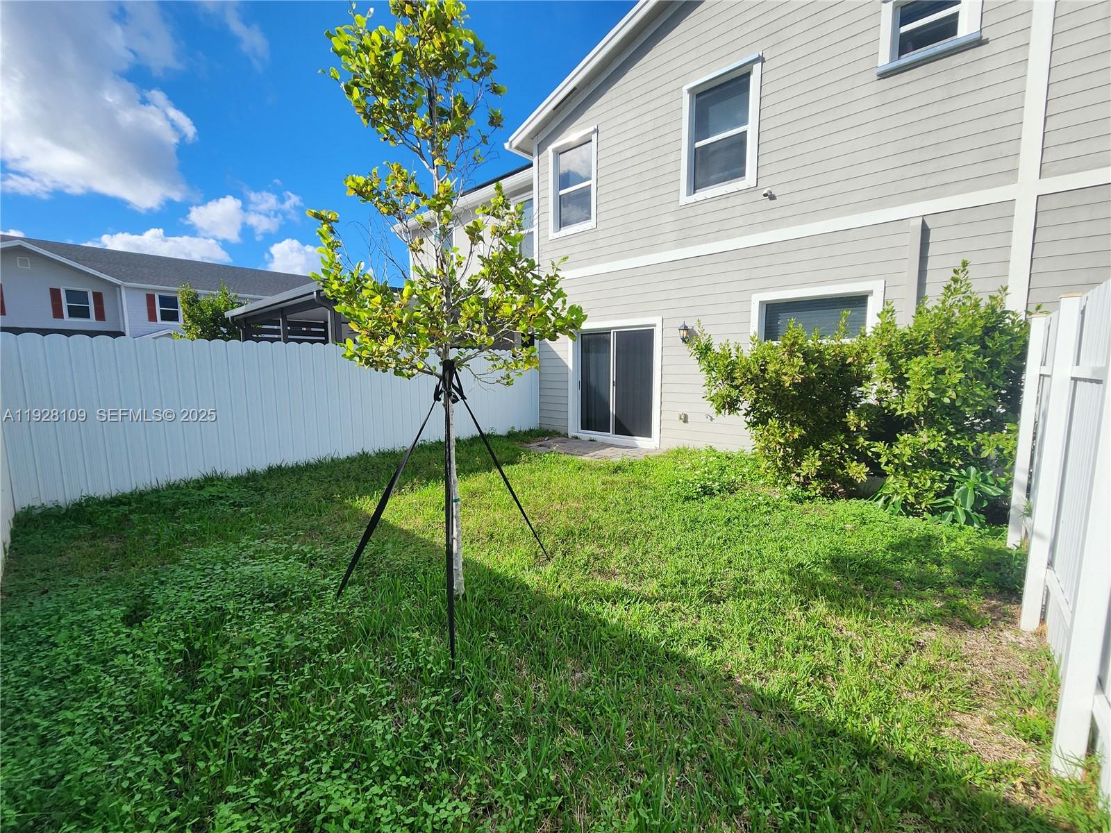 See details 916 3 / 3 1542 sq. ft. $ 2025-12-09 0 Photo