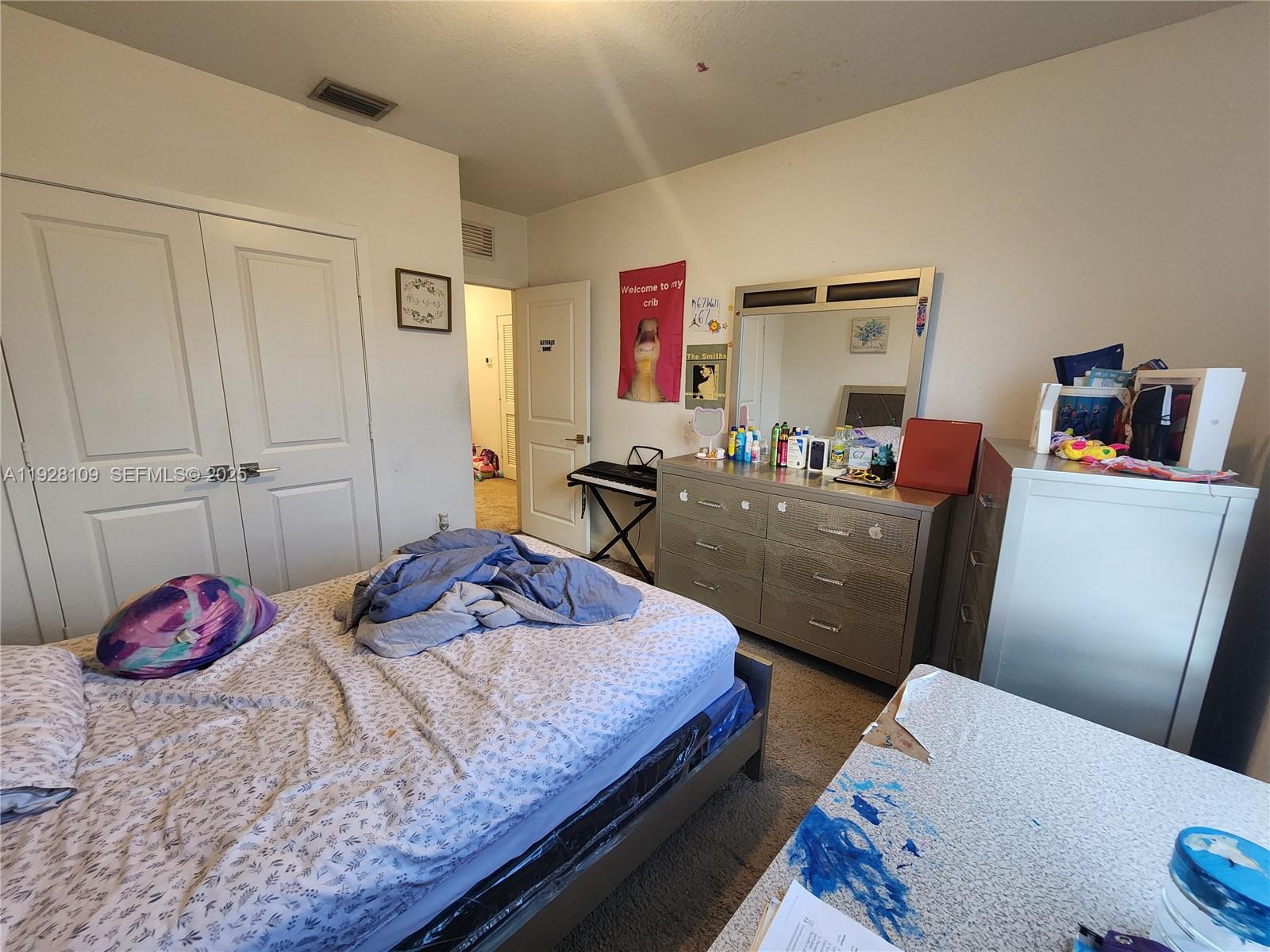 See details 916 3 / 3 1542 sq. ft. $ 2025-12-09 0 Photo