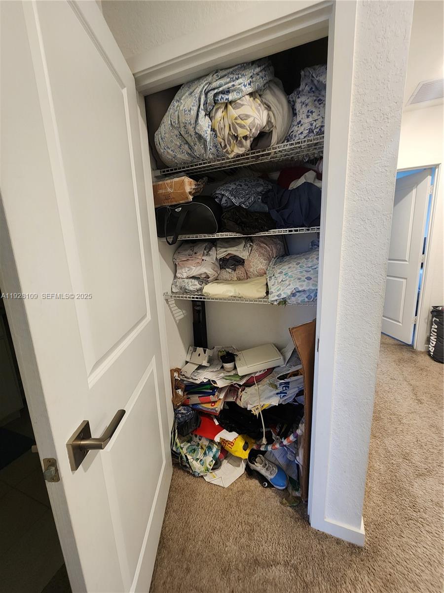 See details 916 3 / 3 1542 sq. ft. $ 2025-12-09 0 Photo