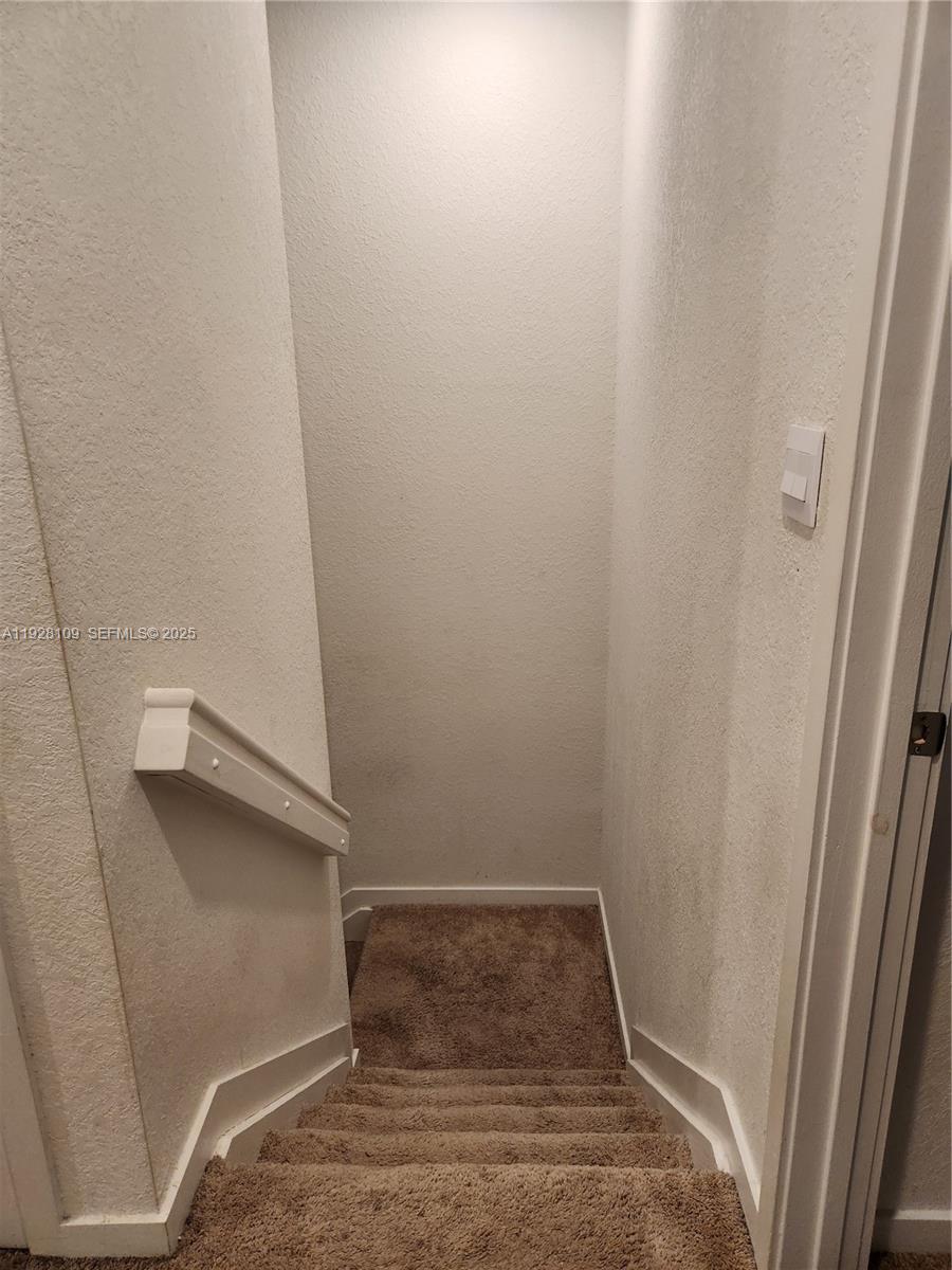 See details 916 3 / 3 1542 sq. ft. $ 2025-12-09 0 Photo