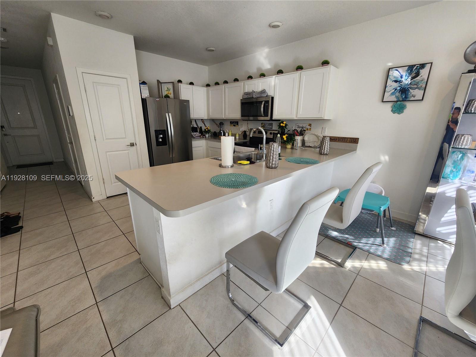 See details 916 3 / 3 1542 sq. ft. $ 2025-12-09 0 Photo