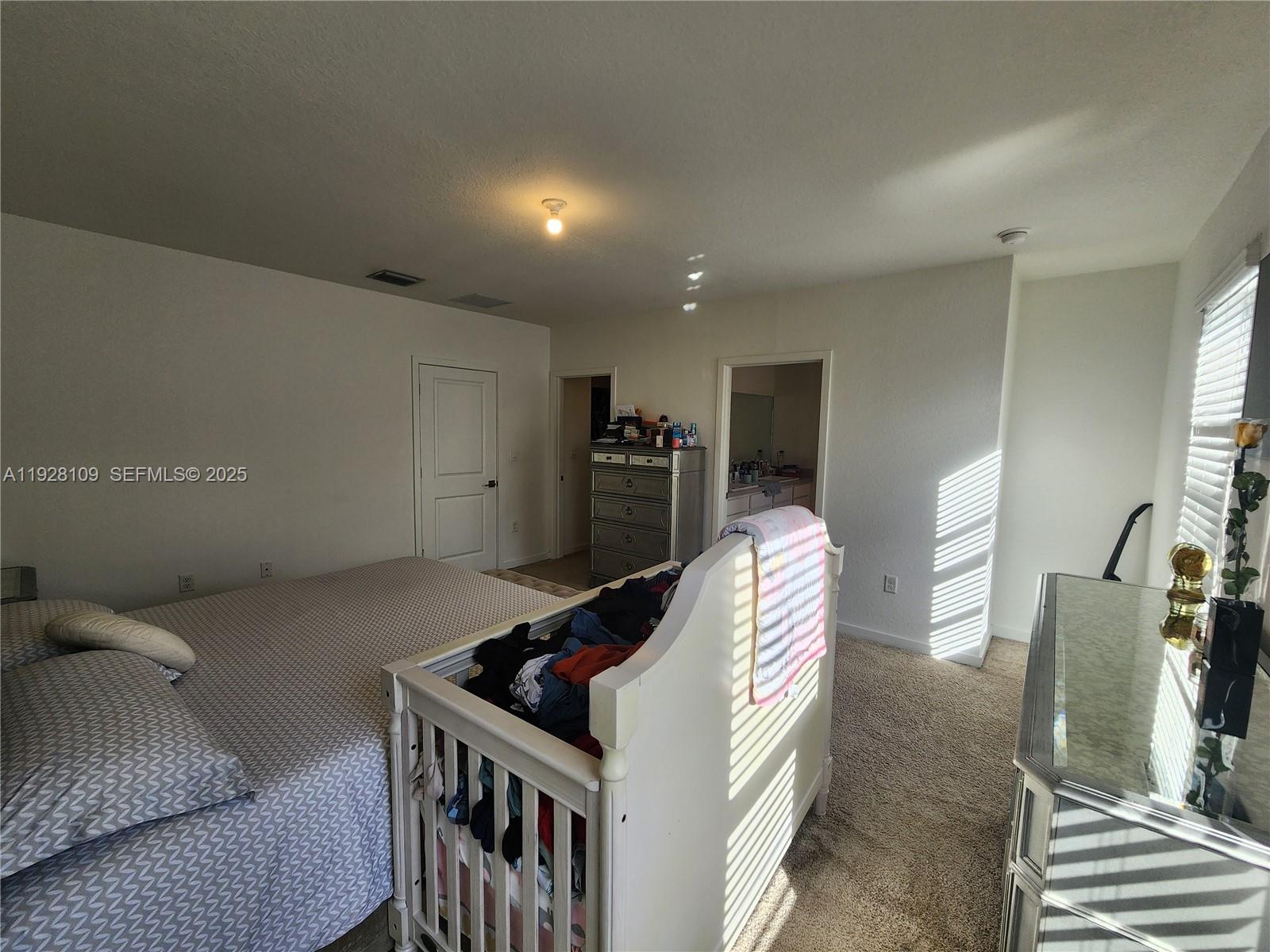 See details 916 3 / 3 1542 sq. ft. $ 2025-12-09 0 Photo