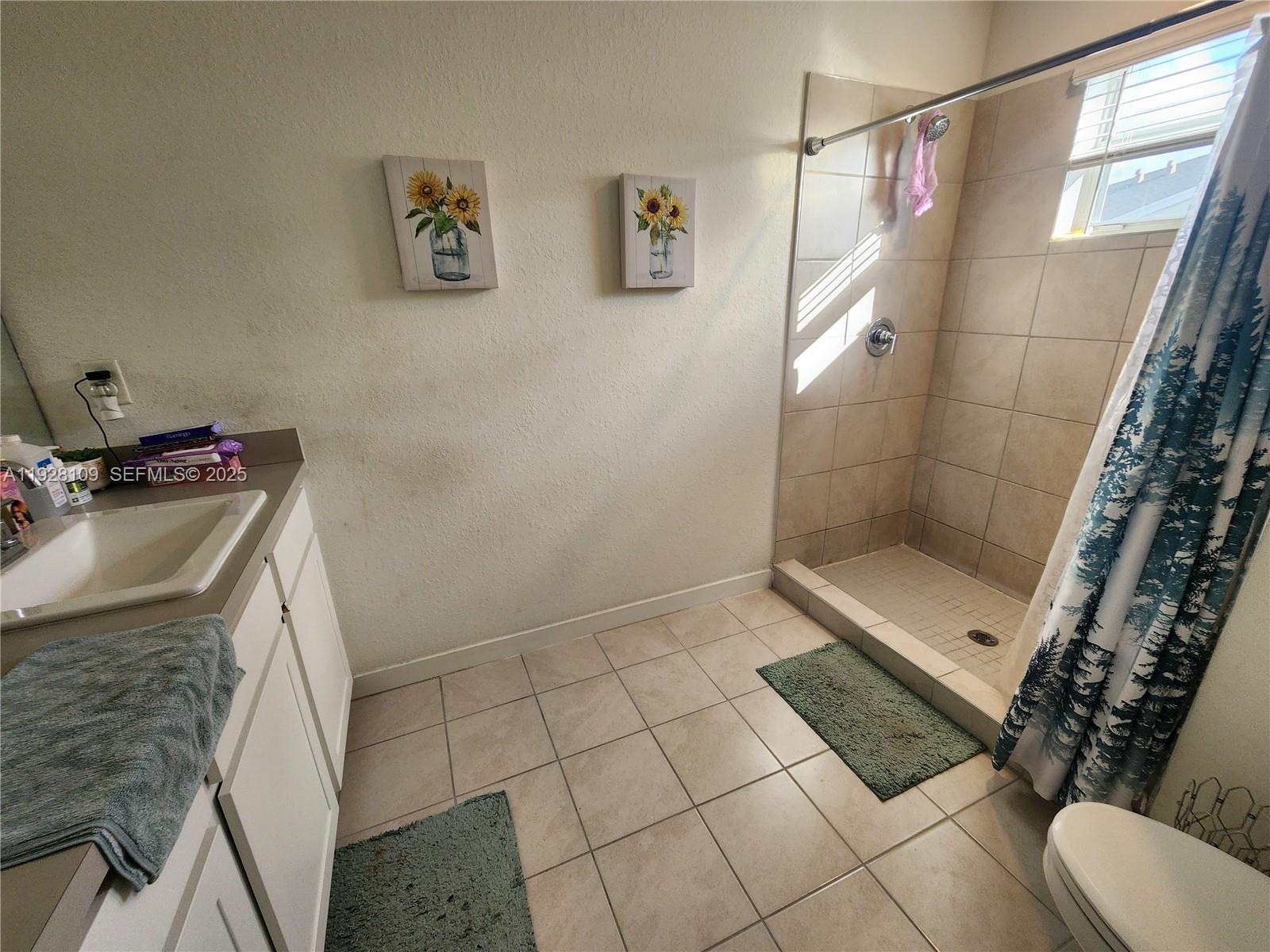 See details 916 3 / 3 1542 sq. ft. $ 2025-12-09 0 Photo