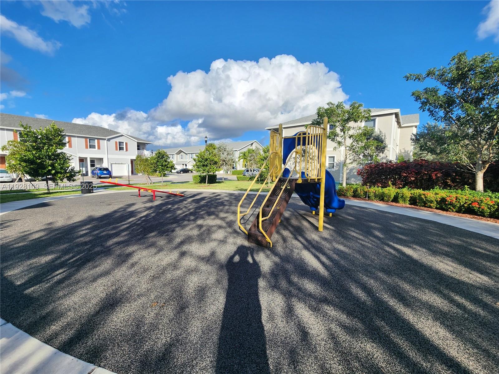 See details 916 3 / 3 1542 sq. ft. $ 2025-12-09 0 Photo