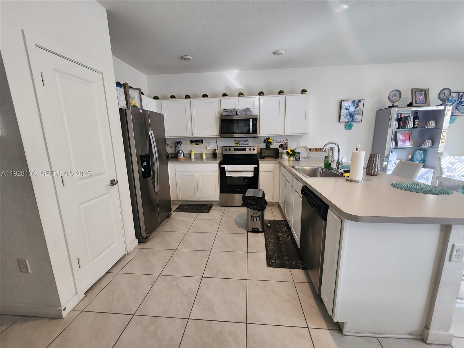 See details 916 3 / 3 1542 sq. ft. $ 2025-12-09 0 Photo