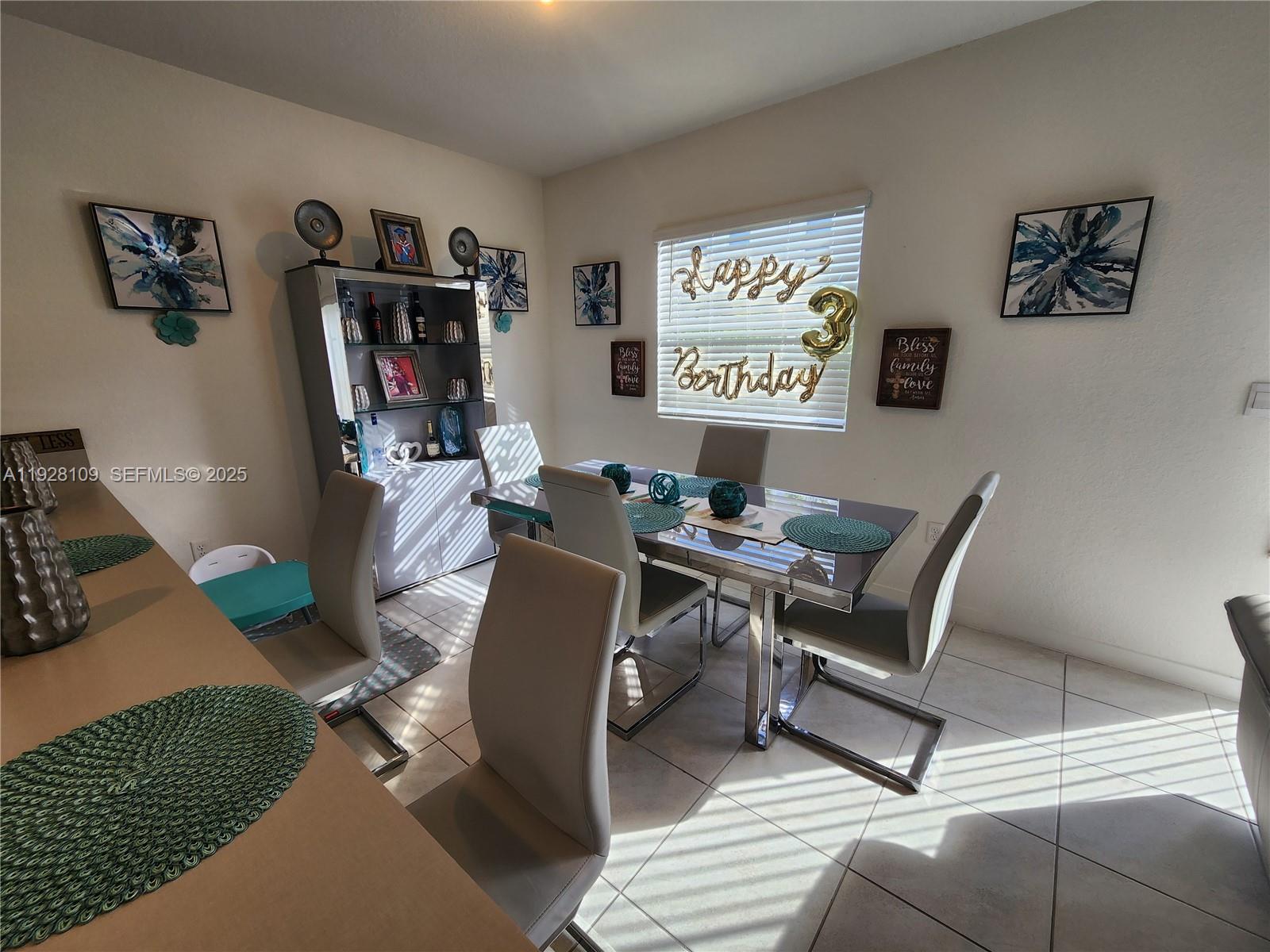 See details 916 3 / 3 1542 sq. ft. $ 2025-12-09 0 Photo