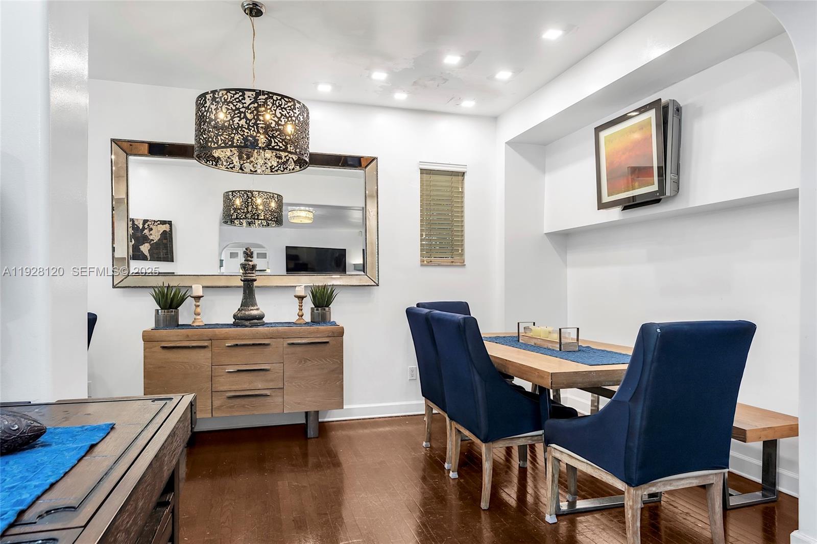 See details / 1760 sq. ft. $ 2025-12-09 0 Photo