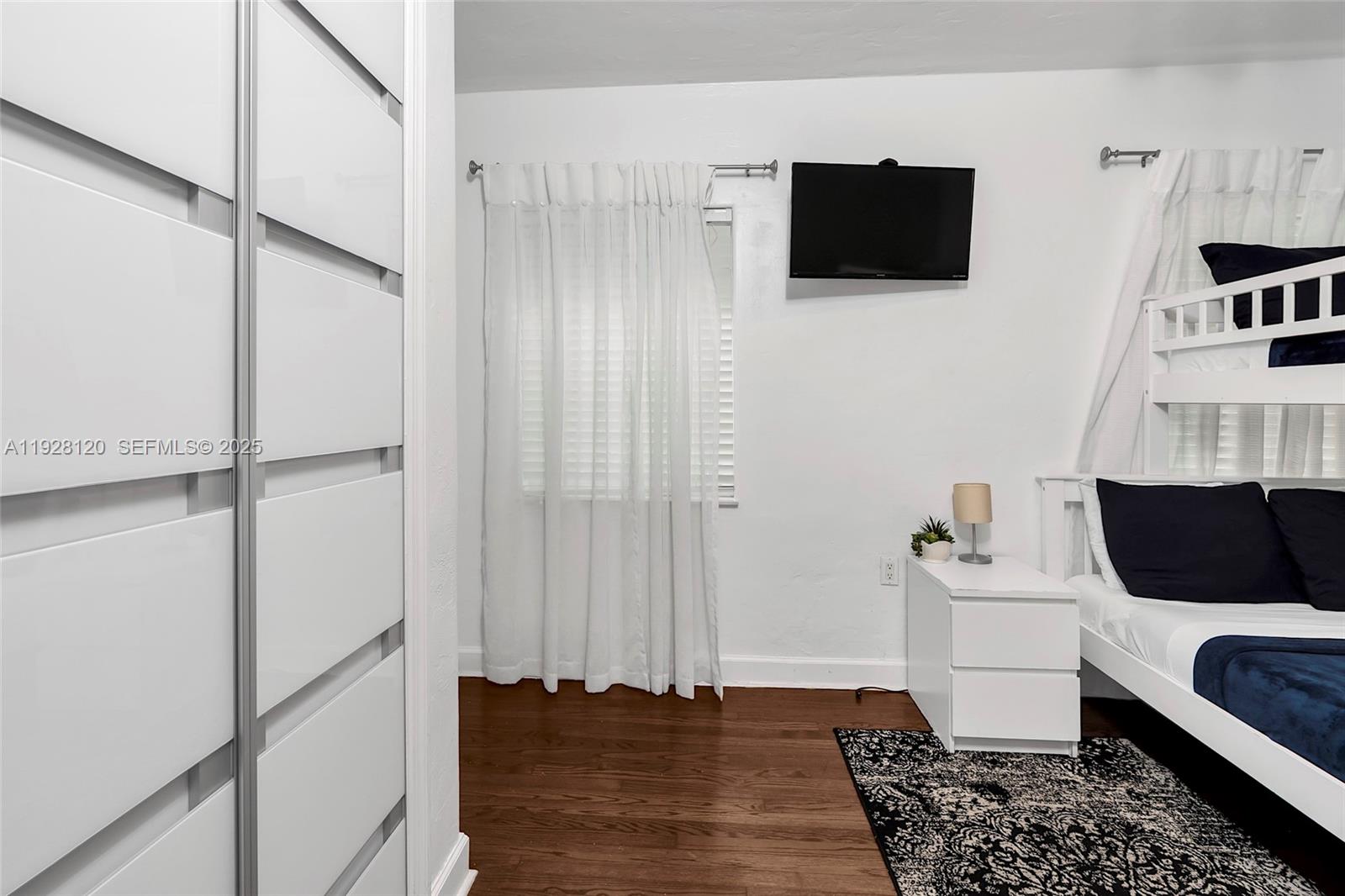 See details / 1760 sq. ft. $ 2025-12-09 0 Photo