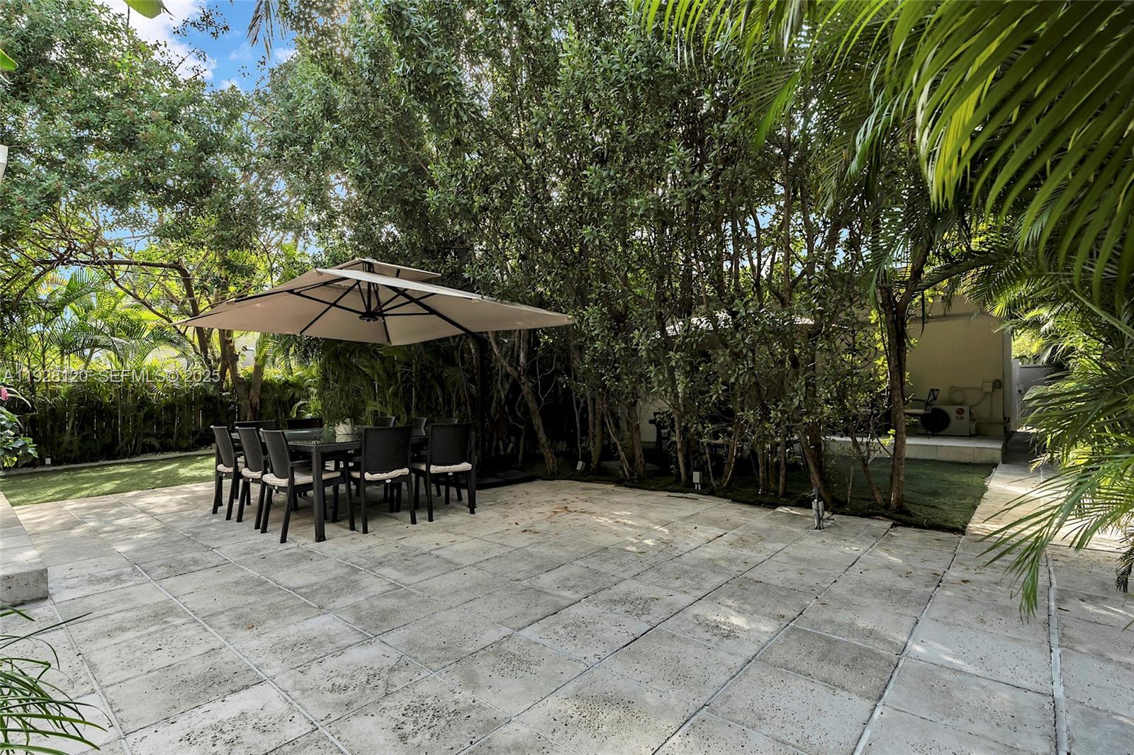 See details / 1760 sq. ft. $ 2025-12-09 0 Photo