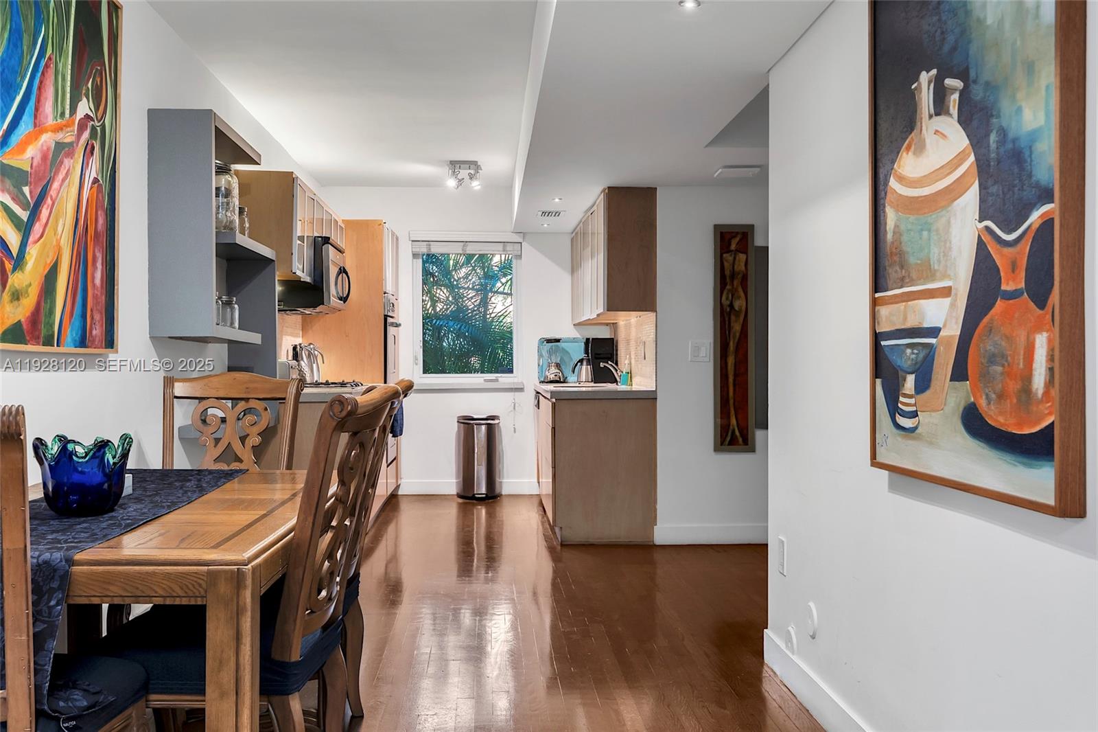 See details / 1760 sq. ft. $ 2025-12-09 0 Photo