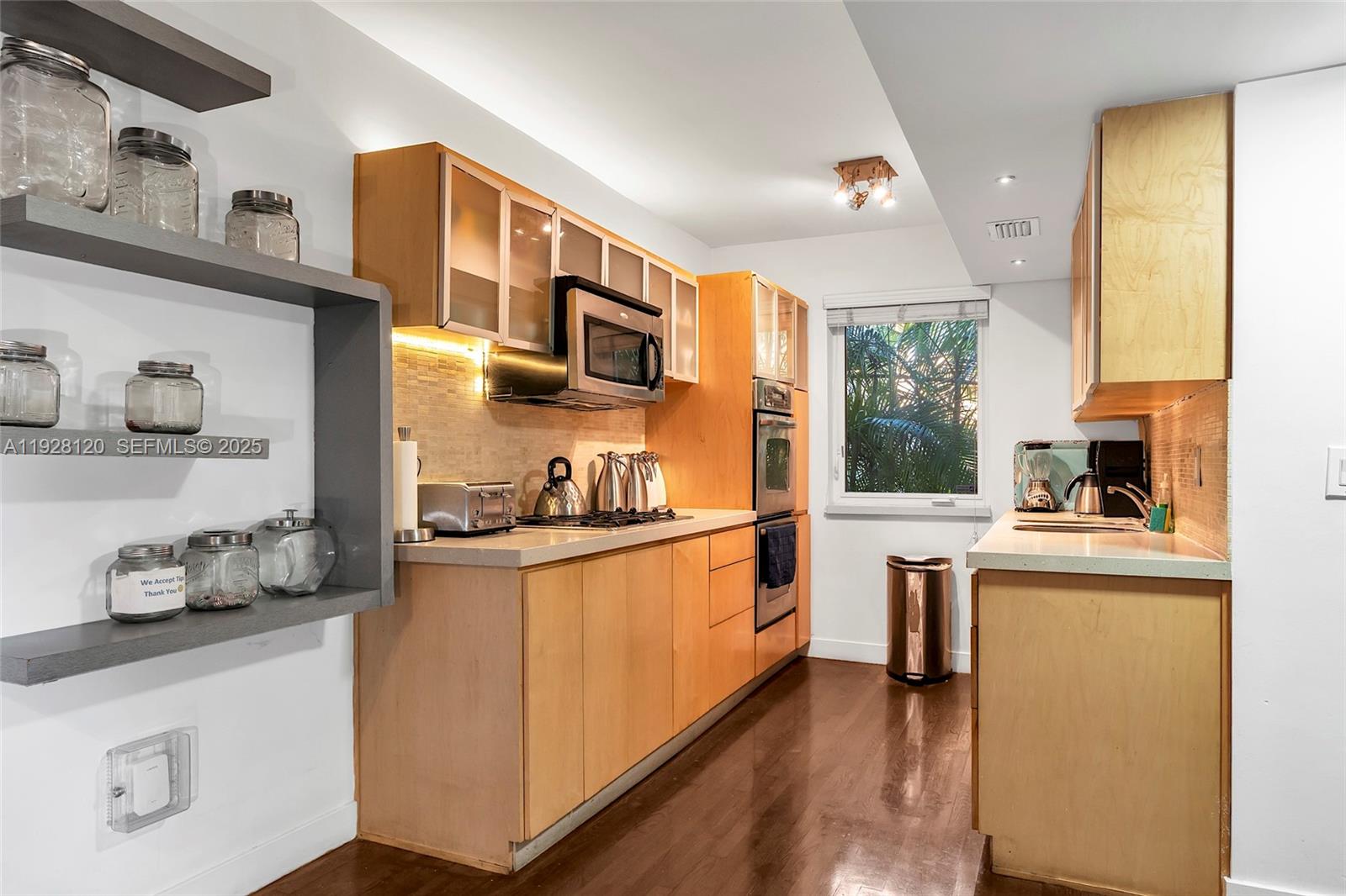 See details / 1760 sq. ft. $ 2025-12-09 0 Photo