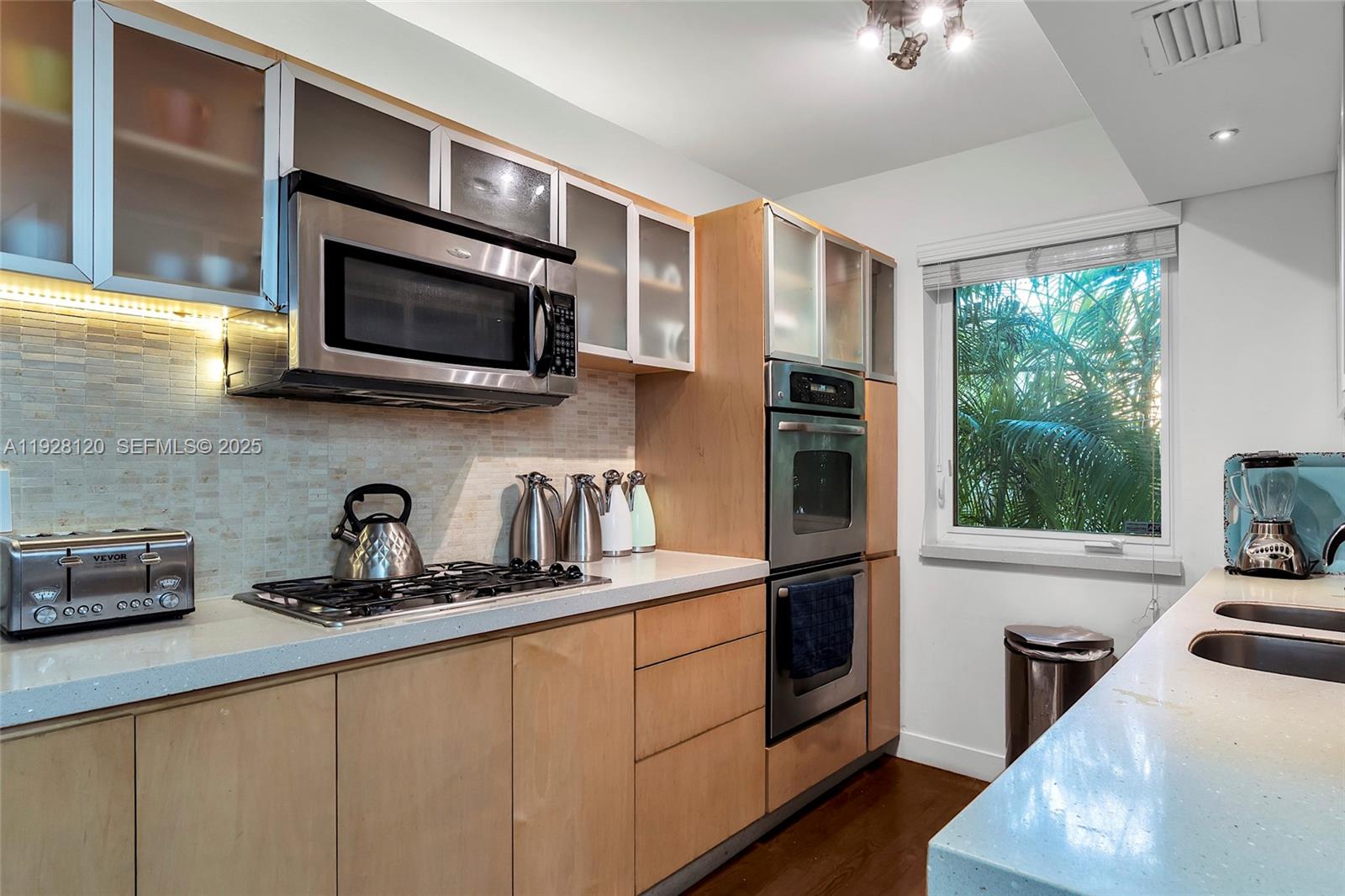 See details / 1760 sq. ft. $ 2025-12-09 0 Photo