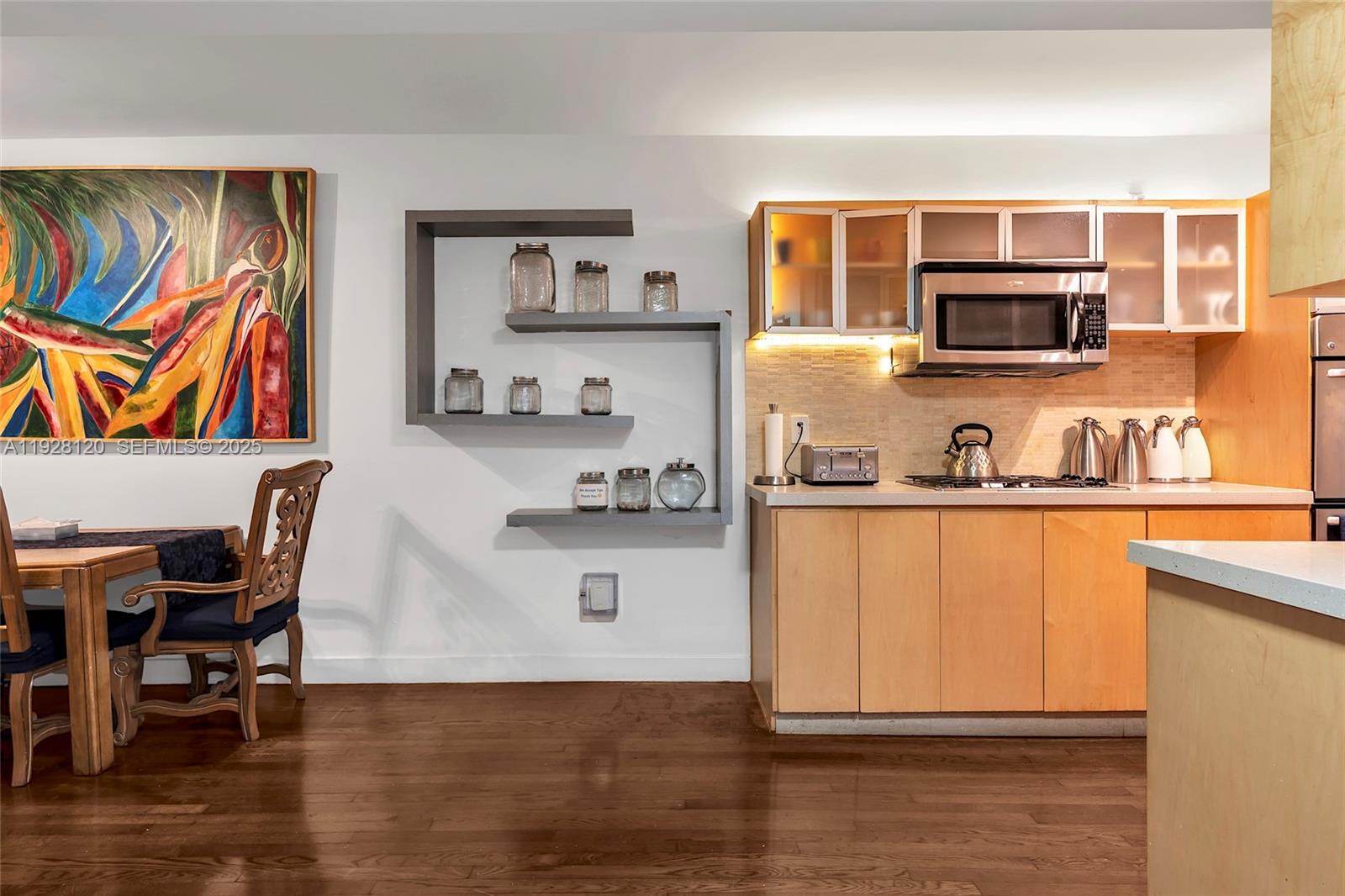 See details / 1760 sq. ft. $ 2025-12-09 0 Photo