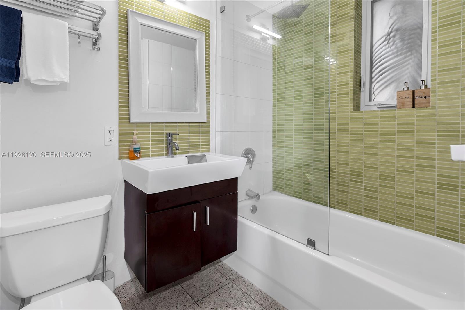 See details / 1760 sq. ft. $ 2025-12-09 0 Photo