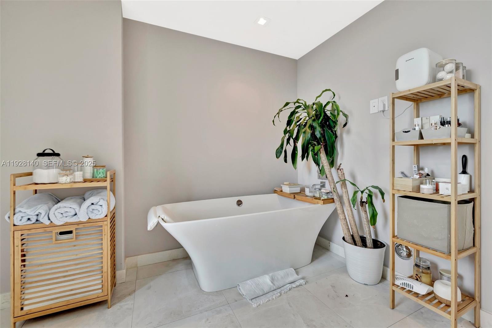 Photo of 17111 Biscayne Blvd #2308, North Miami Beach, Florida, 33160 -