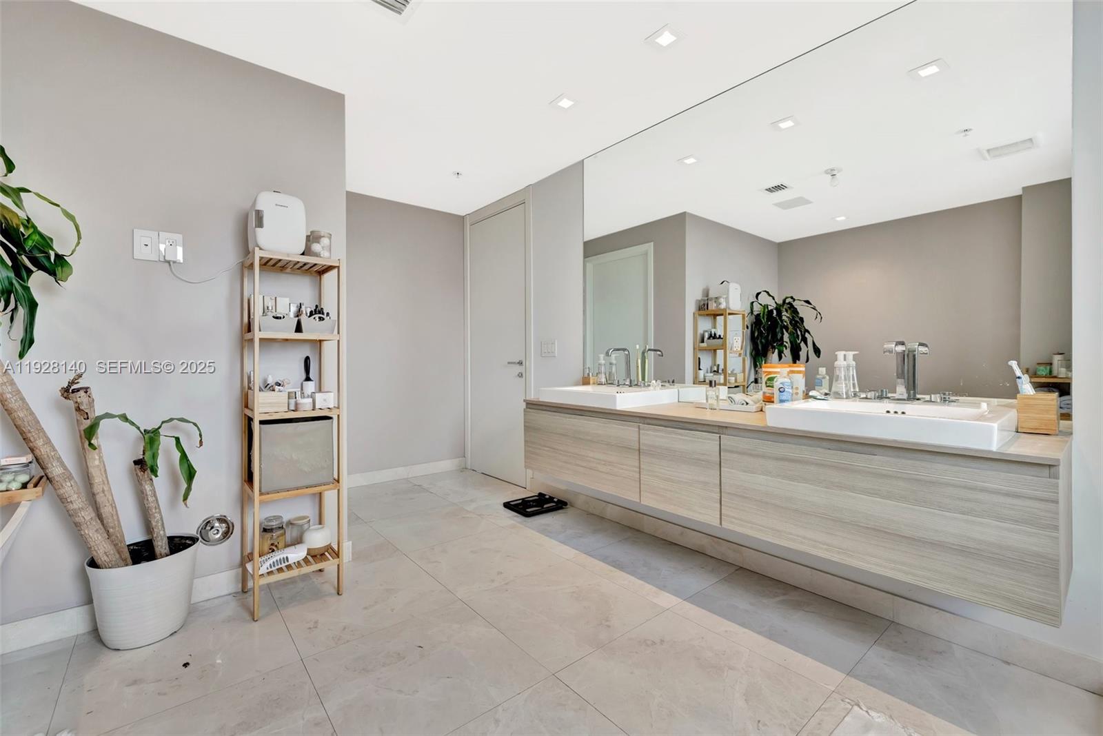 Photo of 17111 Biscayne Blvd #2308, North Miami Beach, Florida, 33160 -