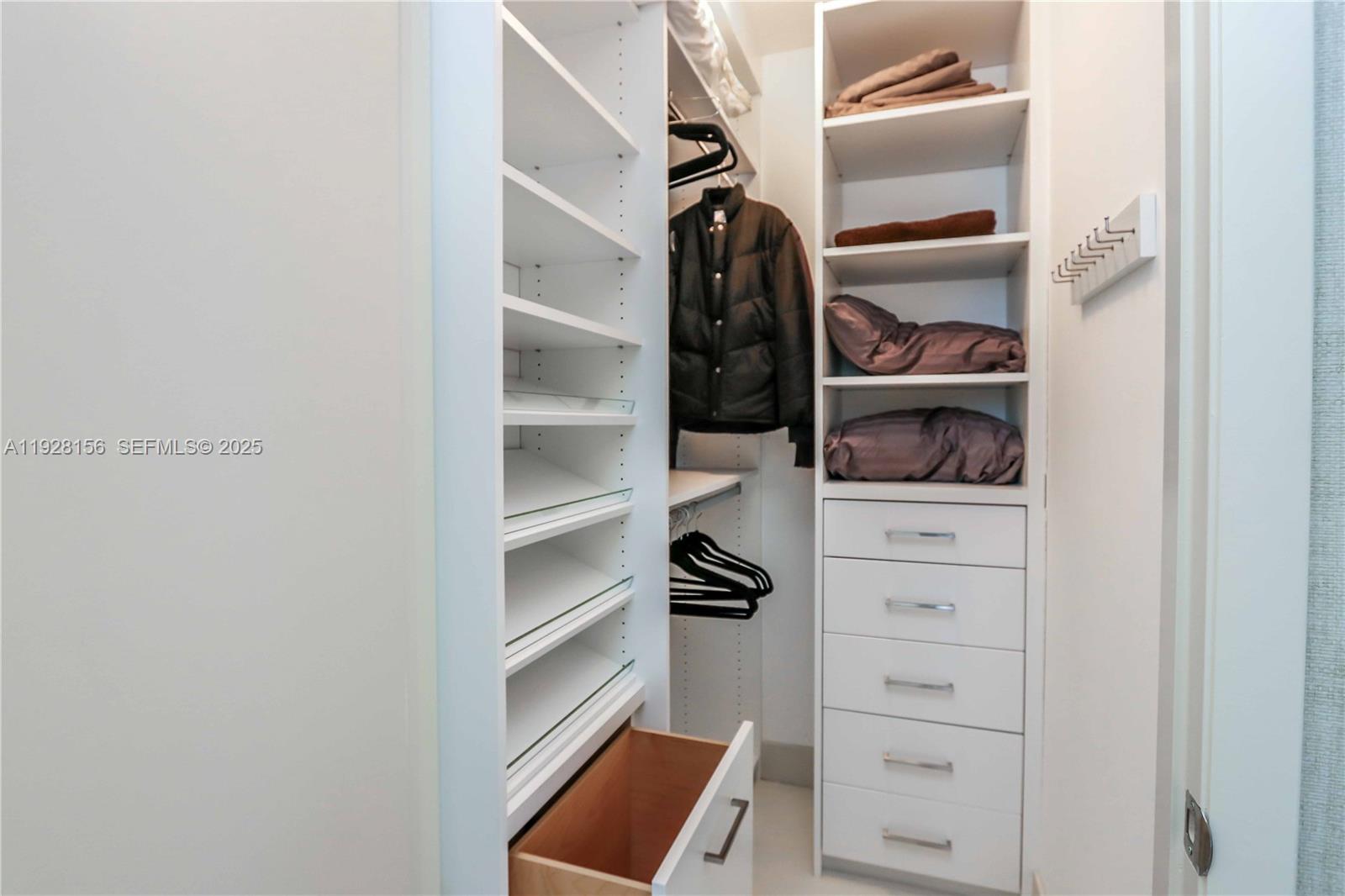 1101 3 / 4 2768 sq. ft. $ 2025-12-09 0 Photo