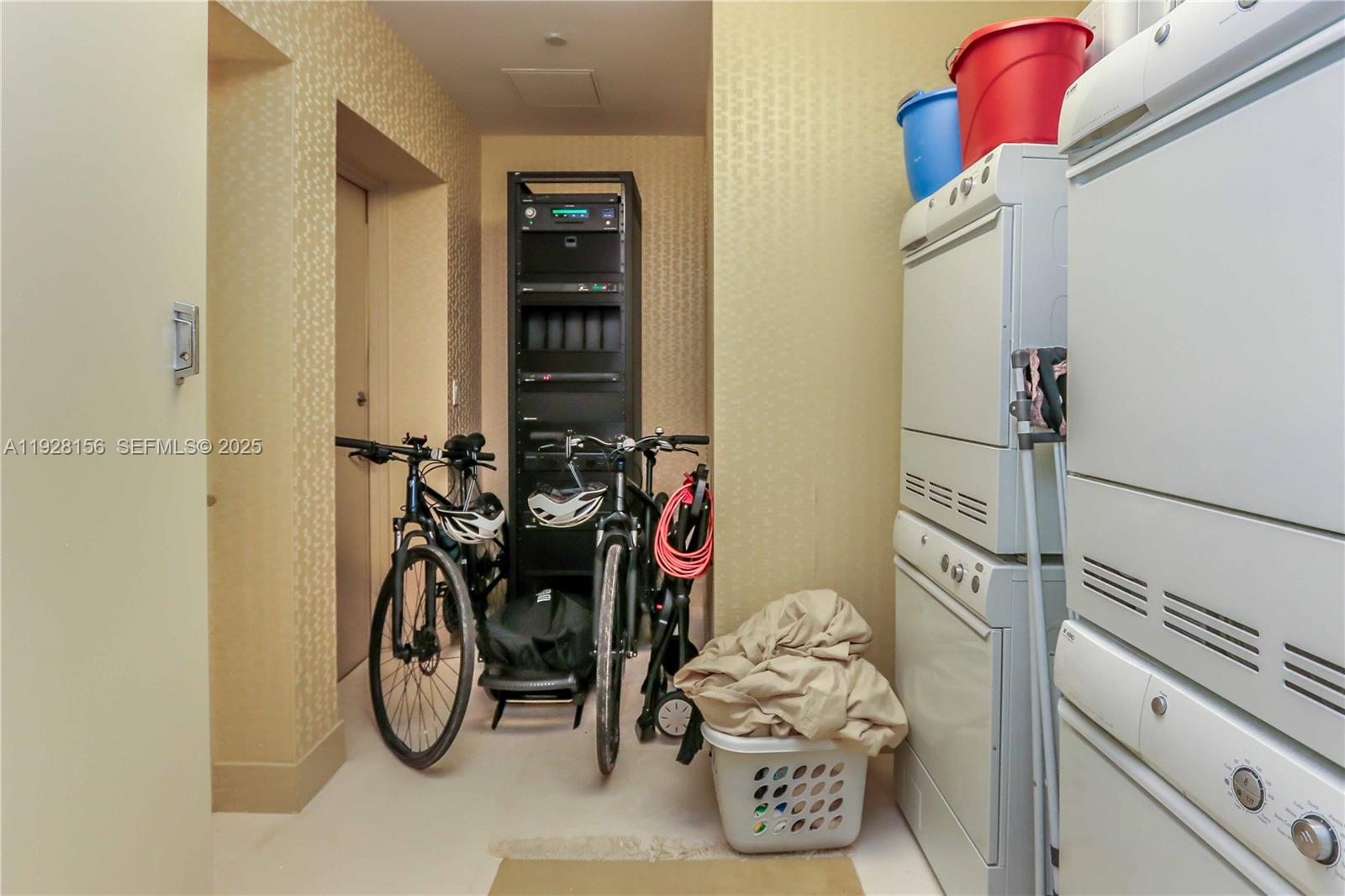 1101 3 / 4 2768 sq. ft. $ 2025-12-09 0 Photo